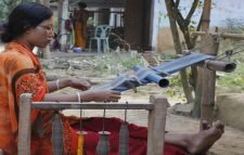 মনিপুরী তাঁতবস্ত্র দেশী-বিদেশী পর্যটকদের কাছে একটি প্রধান আকর্ষন