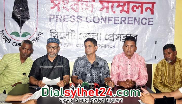 ‘নিজের রাস্তায় গেট নির্মাণ করেছি, বিভ্রান্ত হবেন না’