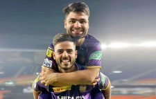 শেষ ওভারে ৫ ছক্কায় কলকাতার নায়ক রিংকু