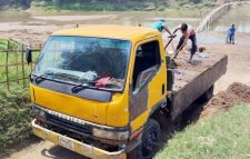 ভ্রাম্যমাণ আদালতের ৫০ হাজার টাকা জরিমানা কমলগঞ্জে অবৈধভাবে বালু উত্তোলন