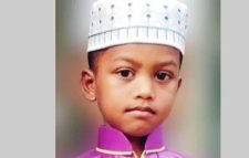 টমটমের ধাক্কায় প্রাণ গেল ৭ বছরের শিশুর