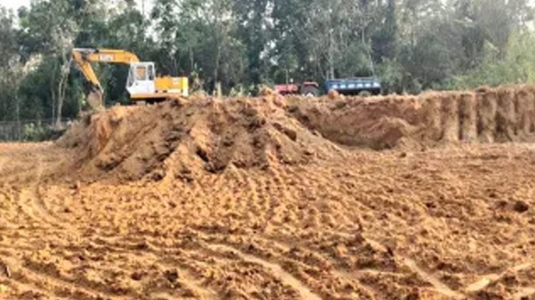 ইউপি সদস্যের নেতৃত্বে রাতের আঁধারে টিলা কেটে জমি ভরাটের অভিযোগ