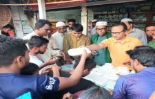শ্রীমঙ্গলে দরিদ্র ৫০০ মানুষের মাঝে সুব্রত কুমার দেবের ইফতার বিতরণ