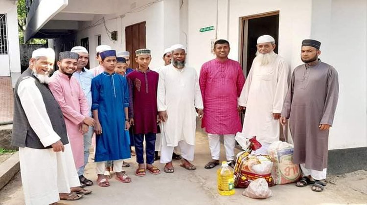  জেলা যুবলীগের সাবেক সাংগঠনিক সম্পাদক  গৌছ উদ্দিন নিক্সনএর উদ্যোগে এতিমখানায় খাদ্য সামগ্রী বিতরণ