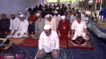 সৌদির সাথে মিল রেখে মৌলভীবাজারে ঈদ উল ফিতরের নামায পড়লেন শতাধিক মুসল্লী