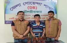 ডিবির অভিযানে বিদেশি মদসহ আটক ১