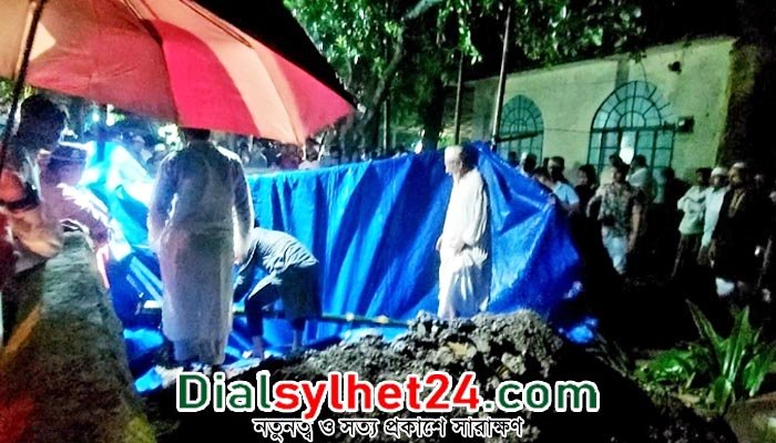 বাবার কবরের পাশে চিরনিদ্রায় শায়িত ‘মিয়া ভাই’ ফারুক