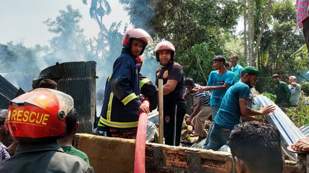 কমলগঞ্জে আগুনে পুড়ে বসতঘর ছাই