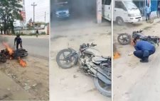 মৌলভীবাজারের ভ্রাম্যমাণ আদালত পরিচালনাকালে ক্ষোভে নিজের মোটরসাইকেলে আগুন লাগিয়ে দেন এক যুবক।