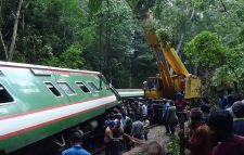 শ্রীমঙ্গলে লাউয়াছড়ায় উল্টে যাওয়া ট্রেন চলছে উদ্ধারে কাজ: কালনী এক্সপ্রেস ট্রেনের যাত্রা বাতিল