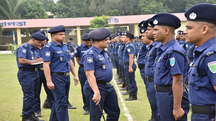 ”জেলা পুলিশের মাস্টার প্যারেড, কল্যাণ সভা এবং মাসিক অপরাধ সভা অনুষ্ঠিত, শ্রেষ্ঠ থানা এবং অফিসারদের স্বীকৃতি”