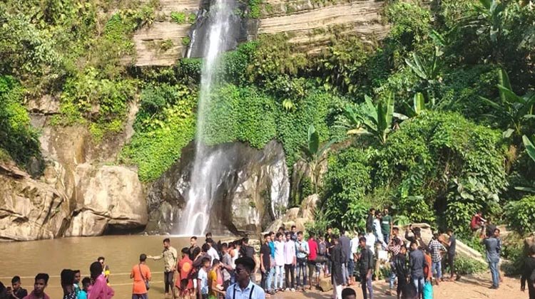 মাধবকুণ্ড ইকোপার্কে পর্যটকের আতংক জুনেদ বাহিনী