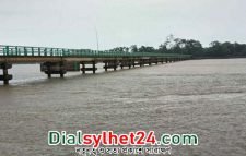 বানের জলে ভেসে গেলেন দুই সন্তানসহ মা