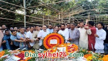 বঙ্গবন্ধুর প্রতিকৃতিতে আনোয়ারুজ্জামান চৌধুরীর শ্রদ্ধা নিবেদন