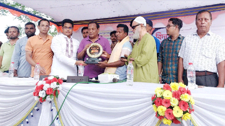 জুড়ীতে সাবেক ছাত্রদের ভালোবাসায় সিক্ত বিদায়ী ৩ শিক্ষক