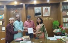 শিক্ষা উপকরণে ভ্যাট প্রত্যাহার দাবীতে স্মারকলিপি