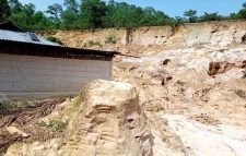 নানা কৌশলে মাটি পাচার, সমতল ভূমিতে পরিণত হচ্ছে পাহাড়-টিলা