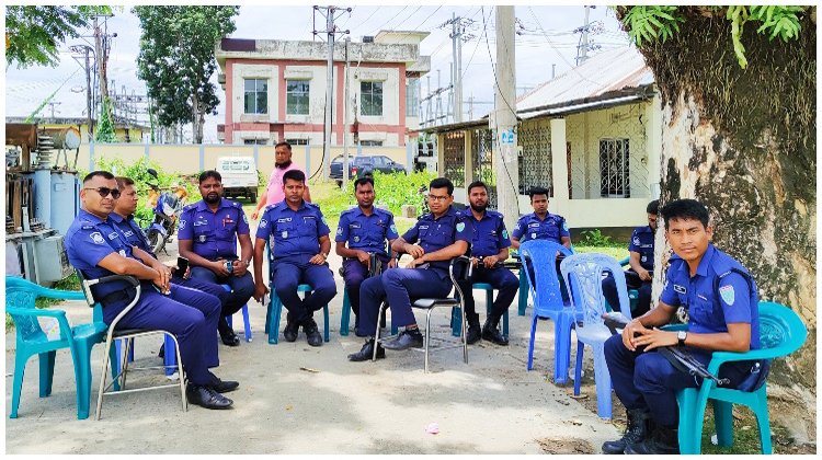 হামলার শঙ্কা, কুলাউড়ায় বিদ্যুৎ অফিস ঘিরে রেখেছে পুলিশ