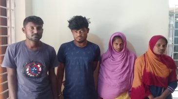 মৌলভীবাজারে চুরি হওয়া আইফোন উদ্ধার করতে গিয়ে হামলায় ৪ পুলিশ আহত