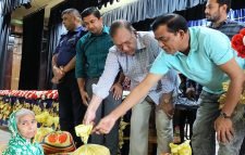 শ্রীমঙ্গল পৌরসভায় বিনামূল্যে চাল বিতরণ