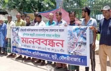 জুড়ীতে অবৈধ বাজার উচ্ছেদের দাবীতে মানববন্ধন