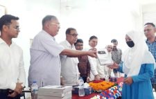 কমলগঞ্জে ১২০ জন শিক্ষার্থীর মধ্যে ট্যাব বিতরণ