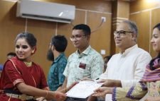 মৌলভীবাজার সদর উপজেলা পর্যায়ে জাতীয় শিশু পুরষ্কার প্রতিযোগীতার বিজয়ীদের সনদ বিতরণ 