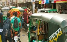 মৌলভীবাজার পৌরশহরের যানজট আর বাড়তি ভাড়ায় নাকাল মৌলভীবাজার