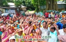 সাপ্তাহিক মজুরির দাবিতে হোসনাবাদ চা বাগানে শ্রমিকদের ধর্মঘট