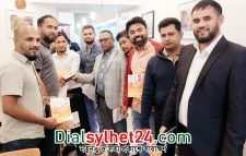 যুক্তরাজ্যের স্বেচ্ছাসেবক দল সভাপতি নাসির আহমেদ শাহিনের নেতৃত্বে ইস্ট লন্ডনে লিফলেট বিতরণ