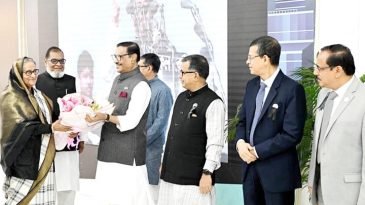 দেশে ফিরেছেন প্রধানমন্ত্রী