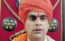 চাঁদকে হিন্দু রাষ্ট্র ঘোষণা করার দাবি ভারতীয় ধর্মগুরুর