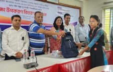 ক্ষুদ্র নৃ-গোষ্ঠীর শিক্ষার্থীদের মাঝে শিক্ষা উপকরণ বিতরণ