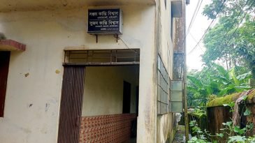 স্টোনো স্টাইফিস্ট” মৌসুমী তালুকদার (৩৪) নিজের স্বামীকে চাকু দিয়ে কুপিয়ে আহত