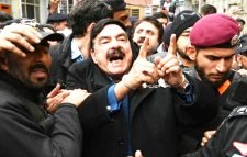 পাকিস্তানের সাবেক স্বরাষ্ট্রমন্ত্রী গ্রেপ্তার