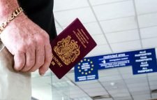 ব্রিটেনে দ্বৈত নাগরিকের সংখ্যা এক দশকে দ্বিগুণ