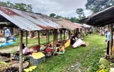 শ্রীমঙ্গলে মিরতিংগা বাজার দোচালা ছাউনির নিচে ১৫০ বছর: মিরতিংগা বাজারে নিভরশীল আশপাশের ১২টি গ্রামের মানুষ