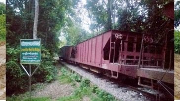 লাউয়াছড়ায় বিকল ওয়াগন সাড়ে ৩ ঘন্টা পর রেল যোগাযোগ চালু