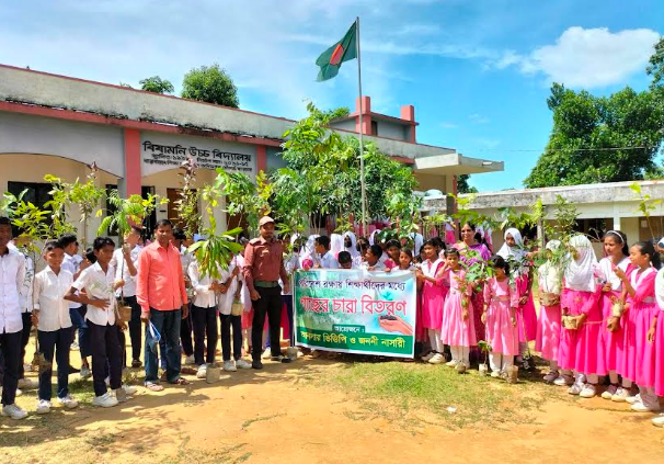 শ্রীমঙ্গলে গাছের চারা বিতরণ