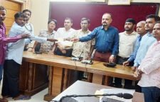 বড়লেখায় কুষ্ঠ আক্রান্ত পরিবারের শিক্ষার্থীদের শিক্ষা সহায়তা প্রদান