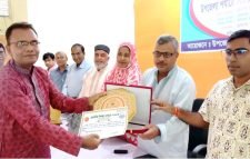 বড়লেখায় জাতীয় শিক্ষা সপ্তাহে বিজয়ীদের মধ্যে পুরস্কার বিতরণ সম্পন্ন