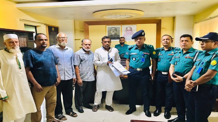 সিলেটের সিলামে ডাকাতদের গ্রেফতার ও লুন্ঠিত মালামাল উদ্ধারের দাবীতে পুলিশ কমিশনার বরাবরে স্মারকলিপি প্রদান