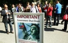 ফের অচল হতে চলেছে মার্কিন সরকার