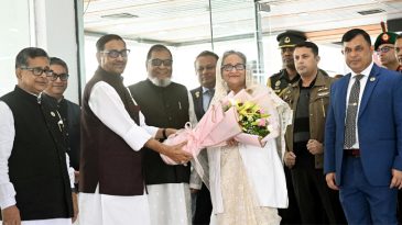 দেশে ফিরেছেন প্রধানমন্ত্রী