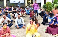 ৩ দফা দাবিতে সিলেট মেডিকেল বিশ্ববিদ্যালয়ে কর্মচারীদের অবস্থান ধর্মঘট