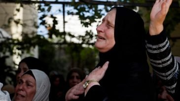 জীবন-মৃত্যুর সন্ধিক্ষণে গাজাবাসী