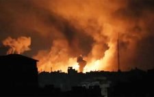 হঠাৎ মুহুর্মুহু বোমা বর্ষণে বিশ্ব থেকে বিচ্ছিন্ন গাজা