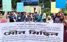 সিলেট মেডিকেল বিশ্ববিদ্যালয়ের কর্মচারীদের মৌন মিছিল