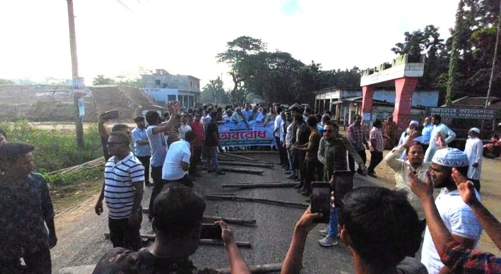 মৌলভীবাজারে ঢাকা-সিলেট মহাসড়ক অবরোধ