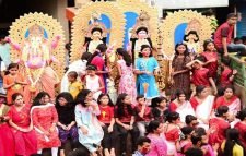 শ্রীমঙ্গলে বিজয়া দশমীর শোভাযাত্রার হাজারও মানুষের ঢল